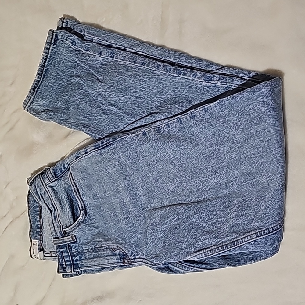 A&F Mid Rise Straight Jean